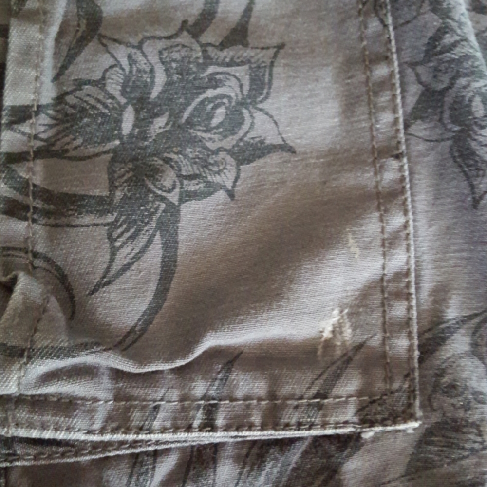 Billabong - Picture 2 of 4